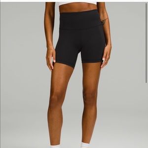 Wunder train 6” short, black size 8